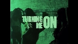 Miniatura del vídeo Turning Me On