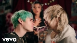 Miniatura del vídeo give me a break! (feat. waterparks)